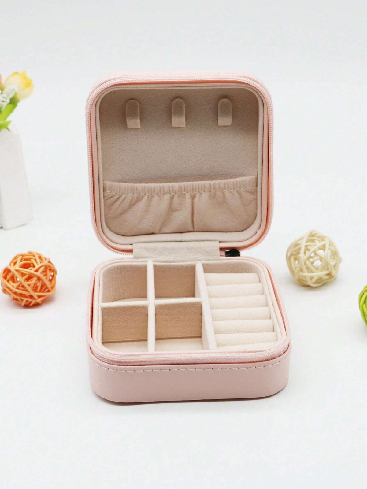 Jewelry Storage Box Leather Jewelry Stand Earrings Ring Box Cosmetics Beauty Container Organizer ( Random Color )